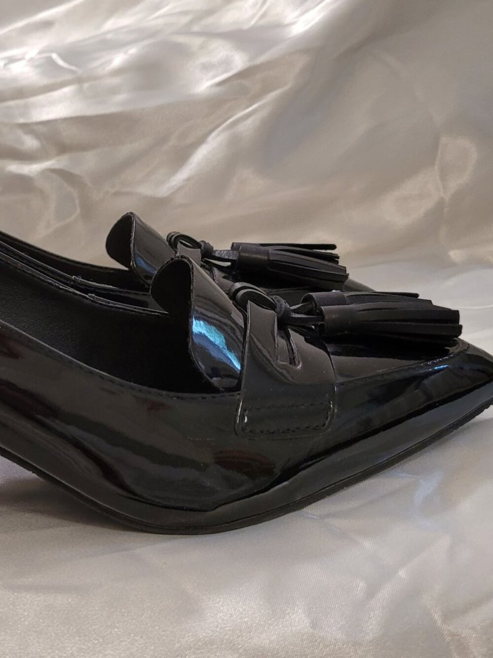 TASSELL BLACK PATENT PUMP - Picture 3 of 8